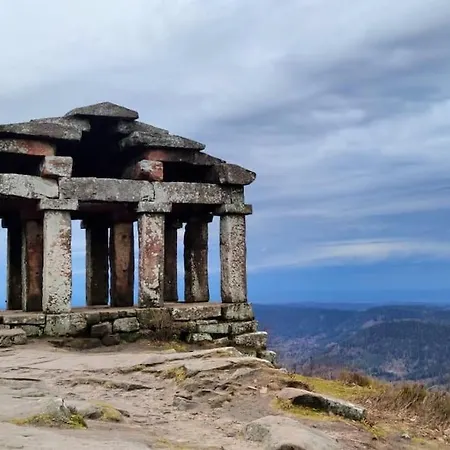 La Fontaine Aux Enfants - Gr5 - Avec Sdb Privee Oda ve Kahvaltı